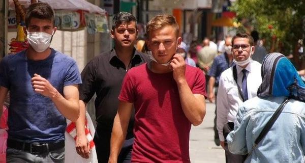 "Herkesin kstlamas veya kontroln, kendisinin yapabileceine ve bunun bilincinde olduuna inanyorum. Bir kstlama ya da yasaklama u anda sz konusu deil. Ama tabii ki vaka saylar da kontrol edilerek bu kararlar veriliyor."