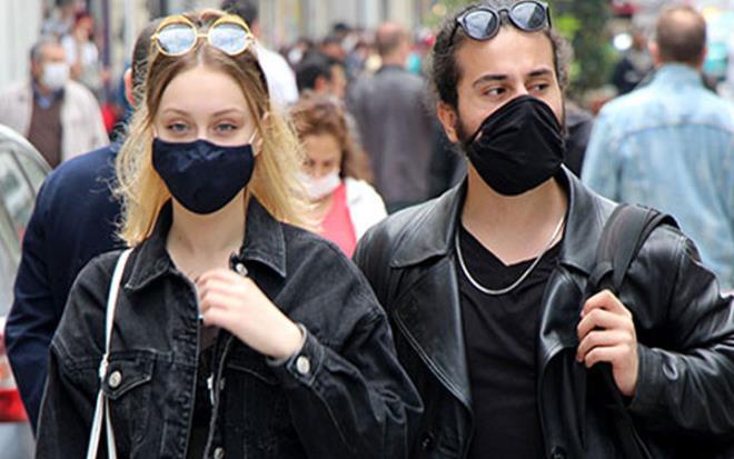 Omicron varyant tm dnyada hzla yaylrken Trkiye'de de vaka saylarnda art devam ediyor. Salk Bakanl'nn 28 Aralk tablosuna gre Trkiye'de 368 bin 842 yeni tip koronavirs (Kovid-19) testi yapld, 32 bin 176 kiinin testi pozitif kt, 184 kii hayatn kaybetti, iyileen says ise 23 bin 104 oldu.