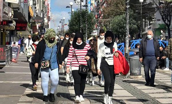 "Bizim salk sistemimiz de, bizler de buna hazrlklyz. Panikle, korku ile deil; tedbirle de bu iin stesinden geleceimizin bilinmesini istiyorum. O nedenle de herkesin kiisel olarak tedbirlerine dikkat etmesi gerektiine inanyorum" dedi.