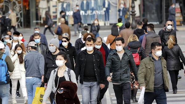 ubat ve Mart aylarna dikkat!<br>    Edinilen bilgiye gre, bilim insanlarnn uyard gibi Omikron?a bal vaka artlar balad. Bu artlarn ocak ay ierisinde devam edecei, ubat ve mart aylarnda ise tavan noktaya ulaaca belirtiliyor. Yaplan deerlendirmelerde, kstlamalarn geri gelmeyecei, sadece kontrol denetim ve PCR zorunluluu gibi snrl uygulamalara geilecei ifade ediliyor.