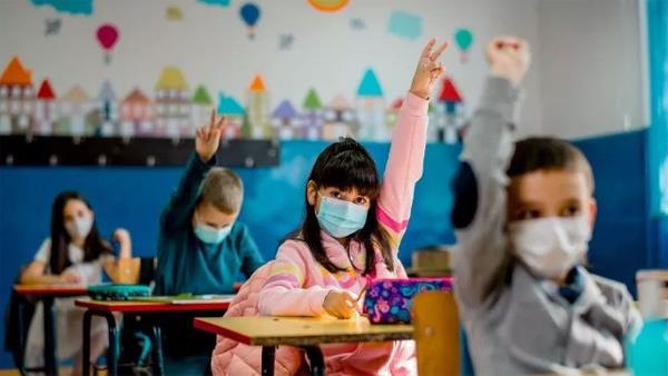 Omicron varyantnn dnyada hzla yaylmas ve lkemizde de grlmesinin ardndan gzler eitime evrildi. Yksekretim Kurulunun (YK), "Salgnn seyrine gre program baznda inisiyatif niversitelerde" aklamasna istinaden baz niversitelerden online eitime dn aklamalar gelmeye balad.