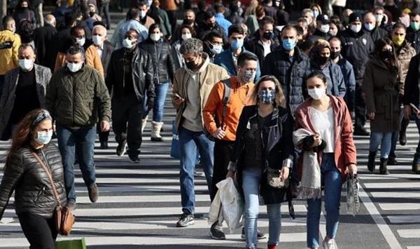 Trkiye'yi Omicron'dan maske korudu  <br>  Yaplan toplantlarda, Trkiye?yi dier lkelerden ayran en nemli uygulamann maske kullanm olduu kaydediliyor. Birok Avrupa lkesinin alamann ardndan maske zorunluluunu kaldrd, Omikron?un bu lkelerde hzl yaylmasnn en nemli nedeninin, maske kullanlmamas olduu dile getirildi.