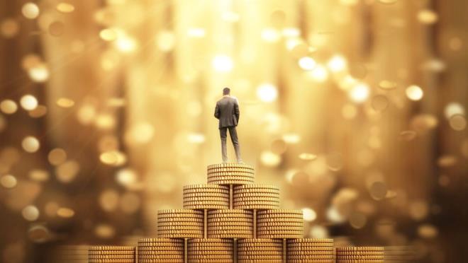 Dnyann en zengin insanlar listesinin ilk 10 sras, 2021 ylnda servetlerine 402 milyar dolar ekledi.    Bloomberg Milyarderler Endeksi'ne gre, 2022'ye girerken, dnyann en zengin 10 kiisinin hepsi 100 milyar dolardan fazla servete sahip olurken, Bill Gates ve Jeff Bezos dndaki dier 8 kiinin birou ilk kez 100 milyar dolarn zerine kt.