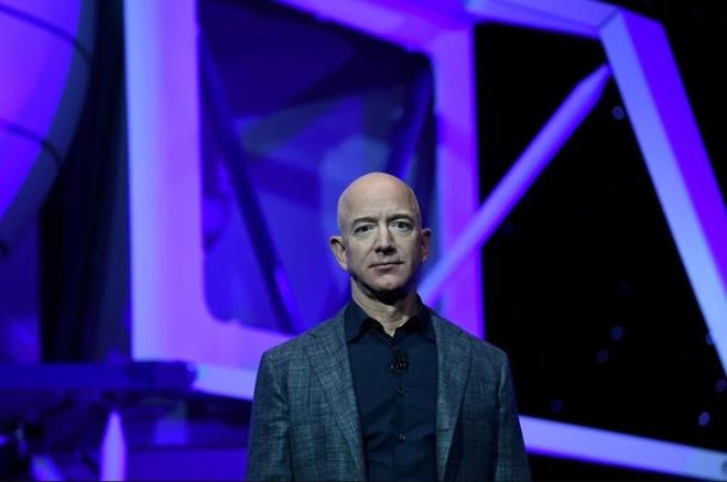 2. JEFF BEZOS: 195 MLYAR DOLAR (+5 MLYAR DOLAR)    Amazon, Blue Origin, Washington Post