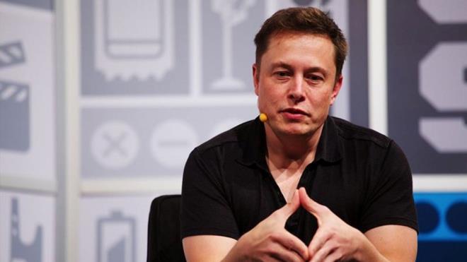 Konuya ilikin aklama yapan Musk, "Bence olaslklar sonsuz. Bu, Tesla'nn yenilenebilir enerjinin yaygnlamasn hzlandrma konusundaki ana misyon direktifinde tam olarak yer almyor, ancak evre ile etkileime girebilen ve eitli ekillerde yardmc olabilen insans bir robot yapmak dnya iin son derece nemli bir ey? dedi.