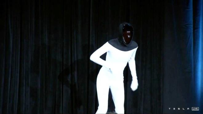 "KATL ROBOT OLMAYACAK"    te yandan Musk, katil robotlarn aksine Tesla botunun ortalama bir insan tarafndan etkisiz hale getirilebileceini kaydetti.