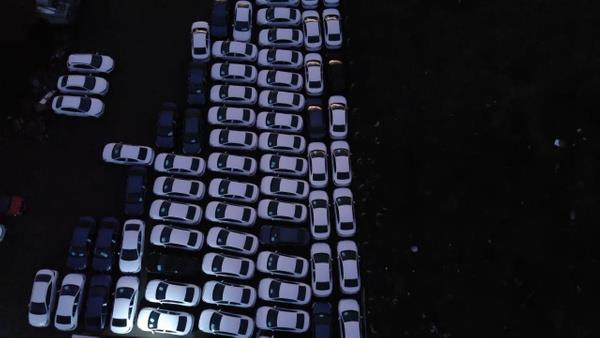 Baz bayiler ise sat yaptklar rakamlara ara satamayacaklarn belirterek satlar iptal etti.