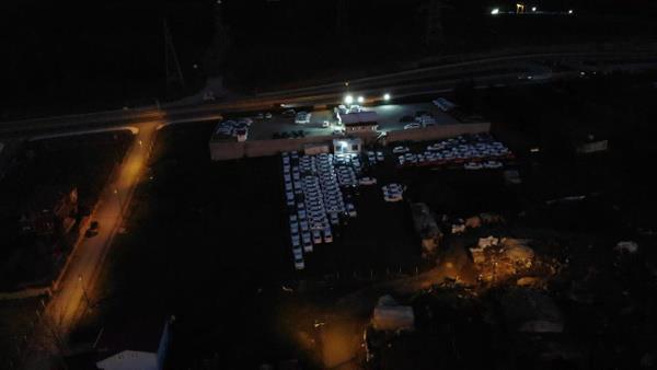 letme nnde bulunan ara saysnn yaklak 3 kat kadar fazlalkta aracn ayrlk alana dizildii tespit edildi.