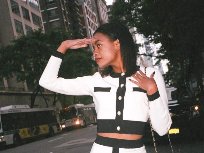 - Kelly Stamps, 600 bin  abonesi olan minimalizm yaam tarz vidolar paylaan kanal sahibi,11 bin 134 dolar-20 bin 703 dolar