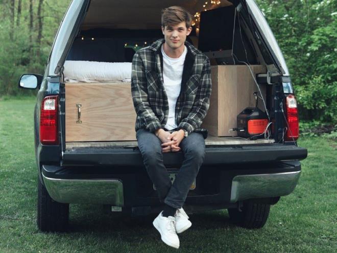 -Nate O'Brien, 1 milyon abonesi olan kiisel yatrm kou, 14 bin 600-54 bin 600 dolar