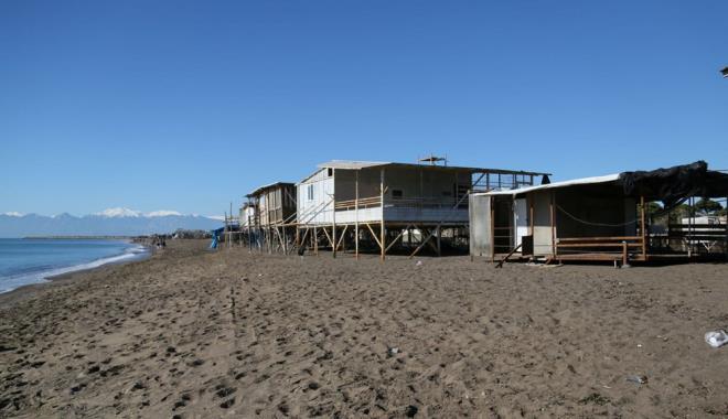 "ARDAK KURULUMUNA ZN VERMEYECEZ"    Dr. Canbolat, Kumky sahili ardaklarla dolduu iin Serik ilesi snrndaki Begz Deresi'nden itibaren douda yeni ardaklarn kurulmaya balandna dikkat ekti.     Bu konuda Serik Belediye Bakan Enver Aputkan' uyardn, bakann gelecek yaz dnemi Serik snrnda ardak kurulumuna izin vermeyeceini sylediini anlatt.