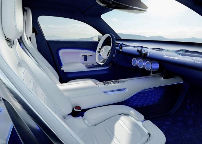 Koltuklarda mantar, kakts, bambu gibi materyallerden retilen vegan deri kullanlm.