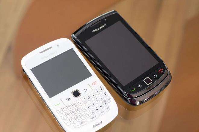 TEKNOLOJYE UYUM SALAYAMADI    2018'de akll telefonu retmeyi brakacan duyuran BlackBerry?nin gelien teknolojiye uyum salamadaki baarszl, tketici igrs eksiklii ve kt tasarm nedeniyle her geen gn marka deerinin dt belirtiliyor.