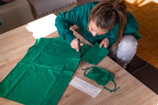 Ancak bu alandaki birok profesyonel, belirli maskelerin insanlar Omicron varyantndan korumada dierlerinden daha etkili olduunu ve tek bana bez maskelerin olmadn syledi.