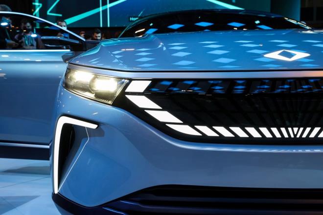 TOGG'UN VZYON OTOMOBL DNAMK VE YENLK BR FASTBACK    te yandan, Togg?un CES 2022?de dnyaya tantt Transition Concept Smart Device olarak isimlendirilen vizyon otomobili, Murat Gnak liderliinde Pininfarina stratejik ortaklyla tasarlanp, Turkish Cargo uayla ABD?ye getirildi.