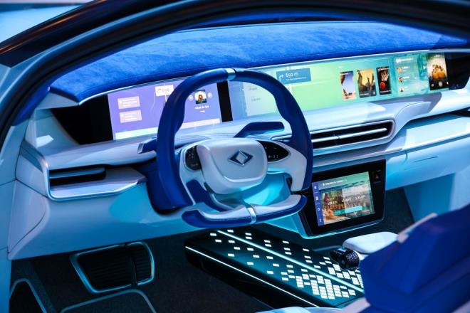 "LOGODAK K OK, DOU VE BATI'NIN BR ARAYA GELMESN SMGELYOR"    Togg logosunun seim srecine de deinen Karaka, global bir marka olutururken doum yerinin Trkiye olduu bilinciyle hareket ettiklerini belirterek, "Logo tasarmndaki iki ok, ortasnda deerli ta eklini oluturacak ekilde kaynaarak, Dou ve Bat?nn bir araya gelmesini simgeliyor. Markamz 'duygusal' Dou ve 'rasyonel' Bat kltrlerinin harmanlanmasn temsil ediyor, Dou ve Bat?nn kesiim noktasnda Togg var. Logomuzdaki dualite temas hem d hem de i tasarmda Dou ve Bat arasnda rasyonel ve duygusal bir denge yaratma fikrini besliyor. Logomuz ayn zamanda Togg?un yaam kolaylatran mobilite zmleri sayesinde teknolojiyi ve insan bugnn ve yarnn kesiim noktasnda bir araya getiren bir teknoloji irketi olduunu vurguluyor." deerlendirmesinde bulundu.