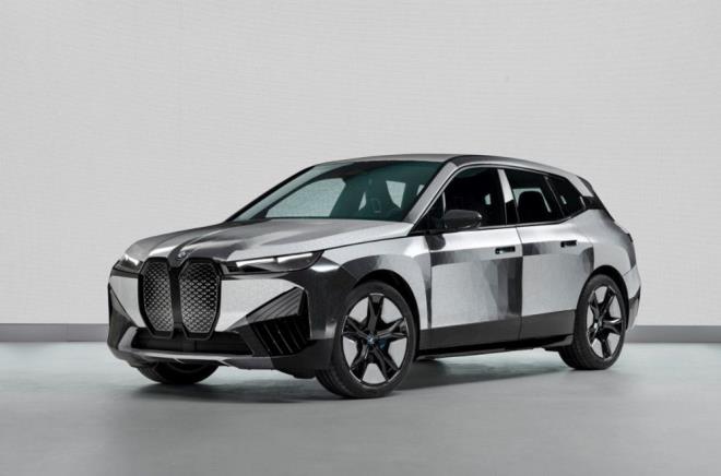 BMW iX Flow, Alman reticinin deneysel bir rn. e-okuyucularn kat benzeri yaplar kullanlan arata imdiik sadece siyah ve beyaz seenekleri mevcut.