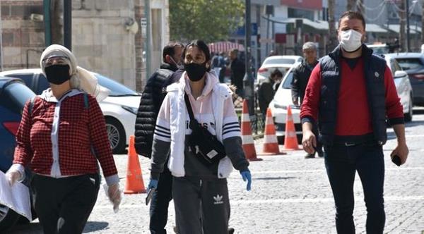 -  Virs daha hzl hasta ediyor. Bu durum, virsn kendisi asndan evrimsel avantaj salyor. nc doz meselesi olduka nemli.<br>  - nc dozun Omicron varyantna kar ?ntralizan antikor? denilen koruyucu antikoru yz katna kadar arttrdna ynelik almalar var. Bu nemli bir veri.