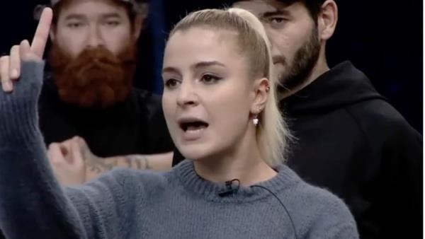 VE SON OLARAK;<br>    Bizi ekran banda izleyen destekleyen ve desteklemeyen herkese teekkr ederim. Bunu sylemeden asla veda edemezdim, Ben yirmi drt yandaym ve bu yama kadar ailem dahil kimseden destek almadan bu meslekte bir yerlere geldim, bu yarmada da yle. Hikimsenin hakkn yemedim, insanlar kadnlar mutlu ve gl, dimdik ayakta grmekten holanmasalar da ben dmeyi deil salam durmay, nefrete nefretle karlk vermemeyi ailemden rendim ve bununla gurur duyuyorum ! ok baarl olacam ve bu lkeye, insanlara ve kadnlara rnek olacam. Size sz veriyorum ! Vicdanm rahat, bam dik, alnm ak. Hep ok gl olacam, kadnalar madur ve zgn grmeyi isteyen herkese inat! Hepiniz kendinize iyi bakn, sevgiyi nefrete tercih edin, nk hayat herkes iin yeterince zor !  Sizi seviyorum, hoakaln