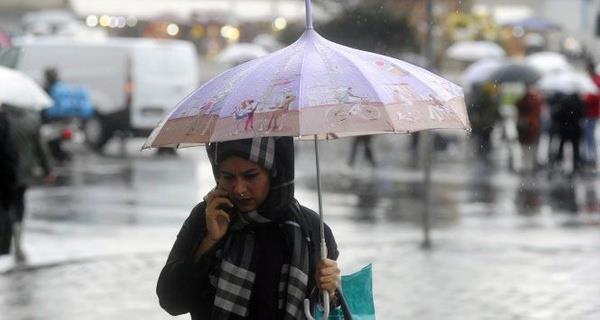 Frtna dolu, hortum  <br>  Prof. en yle devam etti: Bugn ve gelecek 2 gn arambaya kadar. Gney Ege ve Akdeniz blgesinde iddetli Yamur. Mula, Marmaris Fethiye, Antalya, Ka, Kemer, Alanya Mersin de kuvvetli ya frtna ve deniz zerinde hortum grlebilir. Tedbir alnmaldr.