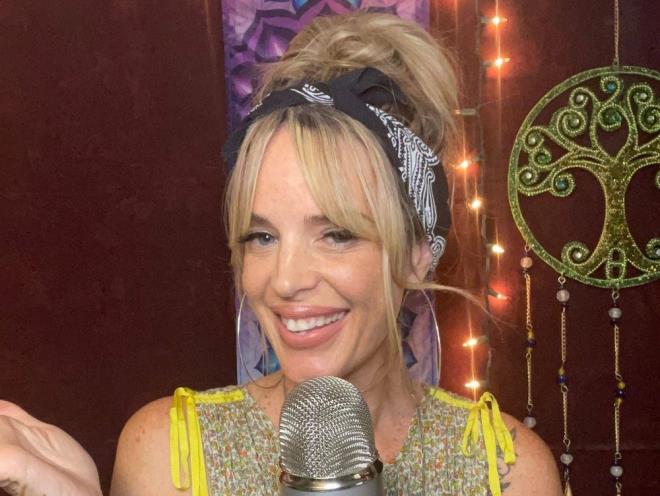 Lucy Davis, 512 bin takipi, canl yayn bana 20 dolar-300 dolar