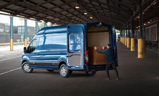 EN OK SATAN TCARLER  <br>  En ok satan hafif ticari modeller...   <br>  1 - FORD TOURNEO COURER- 22.901 adet  <br>  2 - FIAT DOBLO COMBI - 17.260 adet  <br>  3 - FIAT FORNO COMB - 15.197 adet  <br>  4 - FAT DOBLO CARGO - 10.787 adet  <br>  5 - FORD TRANST KAMYONET- 10.562 adet