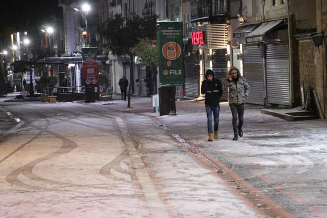 Hava scaklnn sfr derece lld kentte kar yann srecei tahmin ediliyor.