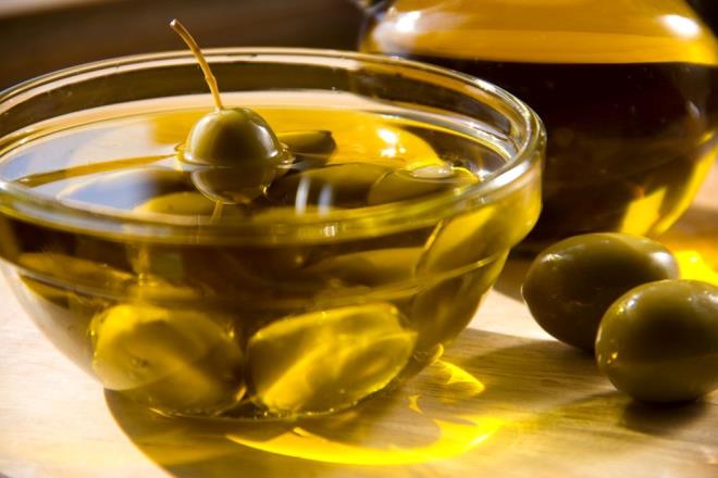 Guasch-Ferre, nceki almalarn zeytinya tketiminin daha yksek olduu Avrupa ve zellikle Akdeniz lkelerinde gerekletiinin altn izerken, "Bu, Amerikan nfusunda zeytinya ve lm oran zerine yrtlen 30 yla kadar takip edilen ve 90 binden fazla katlmcy ieren ilk uzun vadeli almadr? diye konutu.