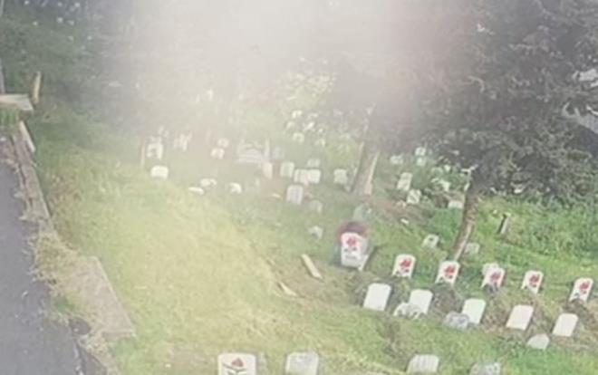 l Jandarma Komutanl ekipleri, Akaabat ilesine bal Helvac Mahallesi?ndeki mezarlkta mermer mezar talarnn farkl zamanlarda yerinden sklerek alnd ihbar zerine harekete geti.