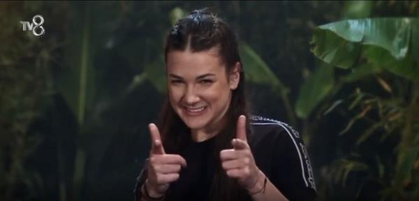 Survivor All Star 2022'ye sayl gnler kala kadroya katlan eski yarmac Nisa Blkba'ndan kt haber... 15 Ocak Cumartesi gn Tv8 ekranlarnda seyircisiyle buluacak olan Survivor All Star 2022'ye sayl gnler kala Nisa Blkba koronavirse yakalanarak yarma kadrosundan karld. Survivor Nisa'nn koronaya yakaland ise Acun Ilcal'nn, Dominik'e giden yarmaclarn ilk oyun ncesi duygularn renmek iin at canl yaynda ortaya kt. Peki Survivor All Star 2022'ye Nisa yerine hangi eski Survivor yarmacs katlacak? te o yedek yarmac...