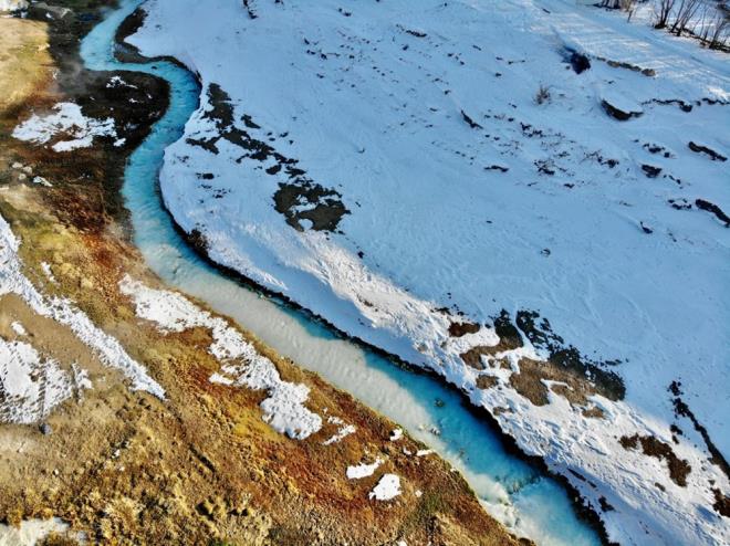 Dondurucu souklara ramen Diyadin Kaplcalar?na gelen vatandalardan akir Demir, "Aldmz bilgilere gre suyun kayna Tendrek Da?nn patlamas sonucu ortaya kyor. Bel arlarna, eklem arlarna, romatizmaya birebirdir. Bu soukta bu suya girdiiniz zaman sudan ktktan sonra bile myorsunuz? diye konutu.