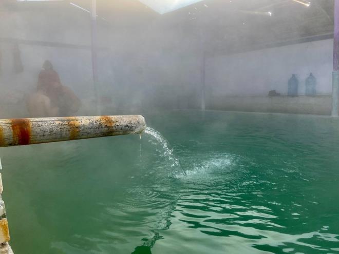 Eksi 30 dereceyi bulan dondurucu souklara ramen kaplcalara gelen vatandalar souk havada scak suyun tadn karyor.