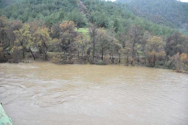 Mula Kyceiz?de 3 gnden bu yana yamurun devam etmesi zerine gln su seviyesi ykseldi.