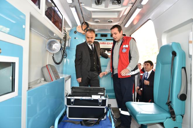 Bursa Bykehir Belediyesi?nin en nemli sosyal sorumluluk projelerinden biri olarak 2010 ylnda balayan Evde Hasta Bakm Merkezi ve Ambulans Servisi hizmeti ile bugne kadar sisteme kaytl 60 bine yakn hastaya toplamda 1 milyon 153 bin 114 salk hizmeti verildi. Sadece 2021 yl iinde 8 bin 500 kaytl hastaya 131 bin 276 kez hizmet verilirken, toplam 30 bin 831 hastann ise ambulansla hastaneye nakli saland.