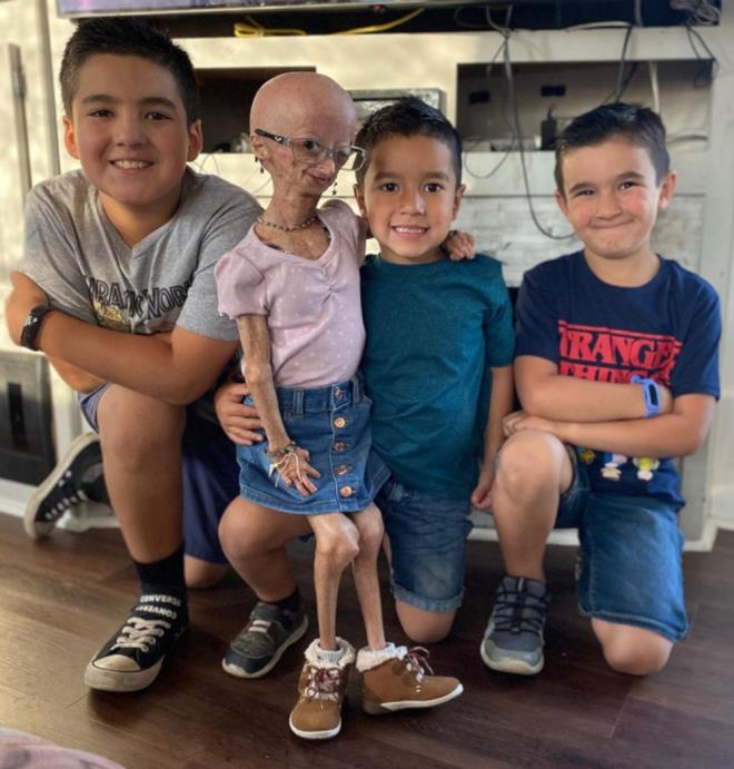 BYK HAYALLERE SAHPT    O bir melekti. Elinde datlan kartlara ramen, etrafndaki herkese yardm etme konusunda ok olumlu bir tutuma ve byk hayallere sahipti. Seni ok seviyorum Adalia... Hayatm ne kadar deitirdiini kelimeler anlatamaz. Seni ok zleyeceim dostum ve birlikte geirdiimiz tm harika anlar yaatacama sz veriyorum? dedi.