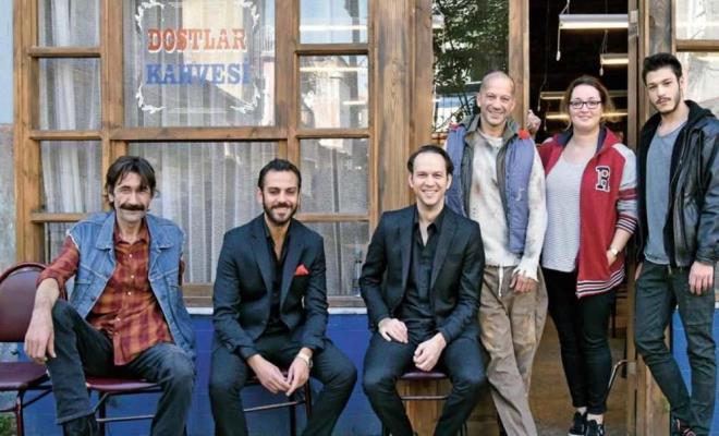 Yangn itfaiye ekiplerinin mdahalesiyle sndrlrken, bina tamamen kle dnd.