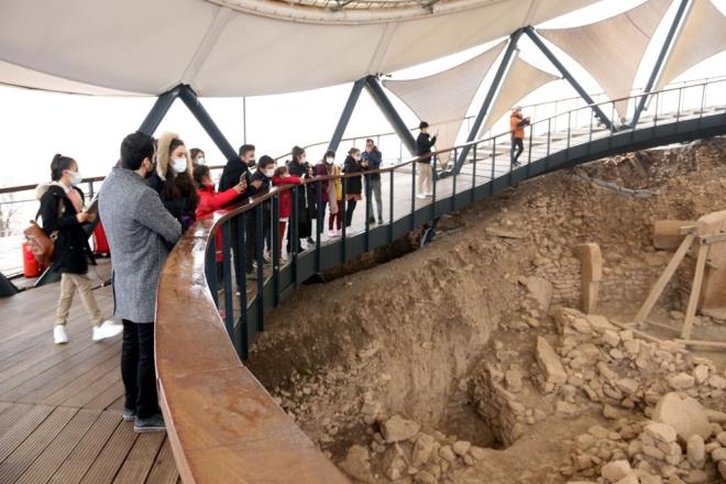 st koruma ats yapm almalar nedeniyle 2018 ylnn bir blmnde kapal kalan ren yerini o dnem yaklak 70 bin ziyareti gezdi. almalarn tamamlanmasnn ardndan Cumhurbakan Recep Tayyip Erdoan tarafndan 2019'un "Gbeklitepe Yl" ilan edilmesiyle ziyareti akn yaand. Gbeklitepe, 2019'da 412 bin 378 ziyareti saysna ulat.