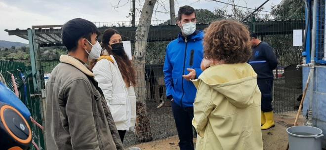 Einin hamilelik srecini Bodrum?daki evlerinde srdren Kvan Tatltu ve Baak Dizer Tatltu ifti, Bodrum Belediyesi Veteriner ler Mdrl Turgutreis Rehabilitasyon Merkezi'ni ziyaret etti.