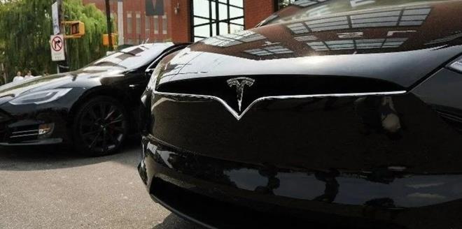 TESLA  <br>  Elon Musk?n sahibi olduu ABD merkezli Tesla, halihazrda sadece elektrikli otomobil retimi gerekletiriyor.  <br>  Mevcut rn yelpazesi Model 3, Model S ve Model X'i ieren irketin yakn zamanda Model Y adl  Kompakt SUV  modelini piyasaya srmesi bekleniyor.