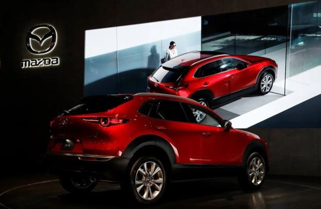 MAZDA  <br>  Japon otomobil reticisi Mazda, 2030 ylna kadar rnlerinin tamamn elektrikli yapmayacan duyurdu.  <br>  irket, farkl teknolojileri birletiren oklu zm yaklamnn karbon emisyonlarn azaltmann en iyi yolu olduuna inandn aklad.