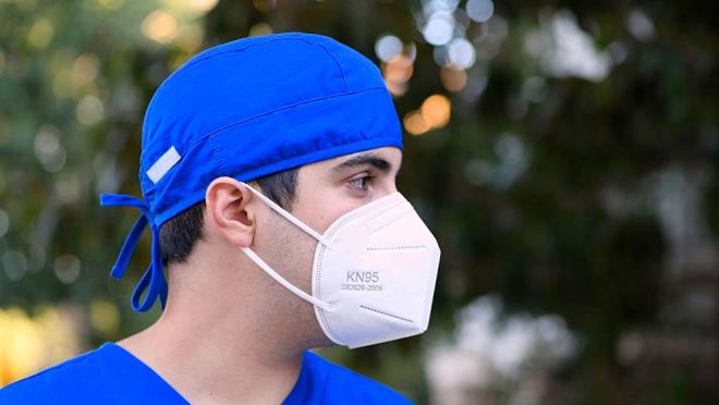 Ohio'daki Kent State niversitesi Halk Sal Koleji'nde epidemiyoloji profesr olan Tara Smith, CDC?nin maske gncellemesini memnuniyetle karlandn, ancak N95'ler gibi yksek kaliteli maskelere ihtiya duyan kiilerin bunlara nasl eriebilecei konusunda endieleri olduunu syledi.