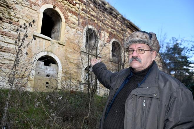 ?MHMMAT MERKEZ OLARAK KULLANILMI OLABLR?    Cephaneliin, kent savunmasnda kullanlan tabyalara mhimmat temini yaptn anlatan Prof. Dr. Beksa, "Balkan Savalar'nda mhimmat merkezi olarak kullanlma ihtimali ok yksek. Dikkat ederseniz binann tek bir cephesi darda, geri kalan toprak altnda. Burasnn dardan gelen bombardmanlara kar korunmas amacyla ayn zamanda dardan yerinin gizlenmesi amacyla yaplm" diye konutu.