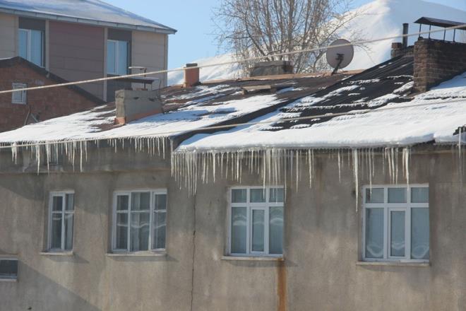 atlarda ise dev buz sarktlar olutu.