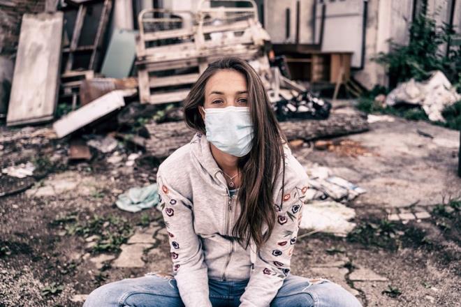 ?Gelimekte olan lkeler, dk alama oranlar, kresel makro politikalar ve bor yk ile ilgili uzun vadeli ciddi sorunlarla kar karya. Byme oranlar ile gelimi ekonomilerdeki byme oranlar arasnda byyen bir uurum var. Bu eitsizlik, gelimekte olan lkelerdeki insanlarn geride kalmas ve yoksulluk oranlarnn artmasyla, kii bana den gelir asndan daha da dramatik. Yoksulluk, beslenme ve salkta skntl geri dnler gryoruz.?