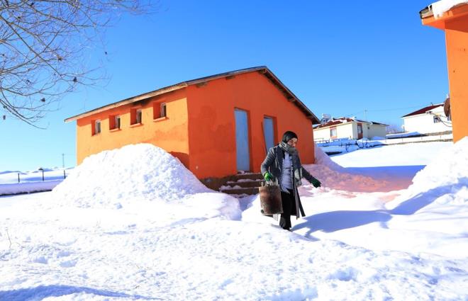 Okulda greve balar balamaz ihtiyalar belirlediini anlatan Ylmaz, velileri ziyaret ettiini, veli ve rencilerinin desteiyle okulu gzelletirdiklerini kaydetti.