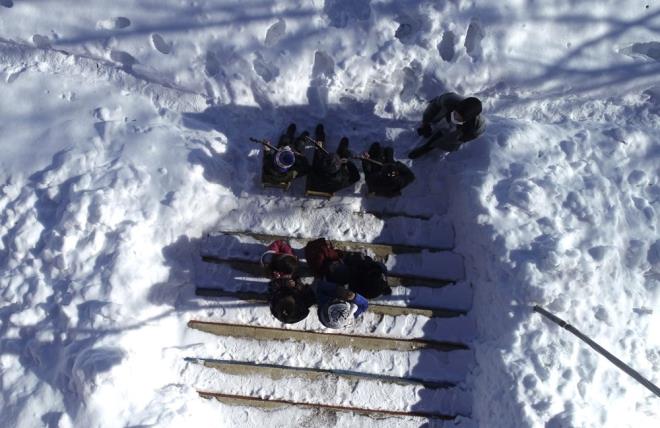 Sosyal ve teknolojik ihtiyalarn karlanabilmesi iin Dou Anadolu Projesi (DAP) Blge Kalknma daresi Bakanlna sunmak zere "Yediden Yetmie Herkes iin Eitim, Kltr ve Sanat" projesini hazrlayan Ylmaz'n projesinin onaylanmasyla eitli atlyelerin malzemeleri okula gnderildi.