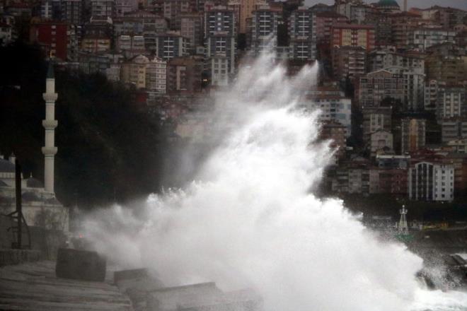 Balk tekneleri, olumsuz hava koullar nedeniyle denize alamad.