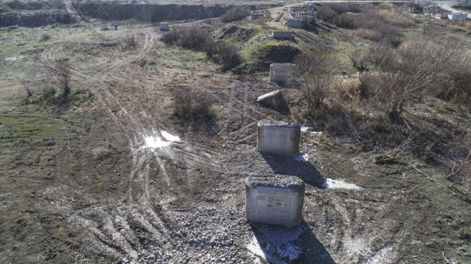 Blgedeki i yerine ait depoda beki olarak grev yapan Cemalettin akrolu ise, "Karayollar alma yapyor, sandk. 4-5 gn altlar. Kepe alyordu. Hi bu tarafa gelmediler. Kimler olduunu da hi grmedik" dedi.