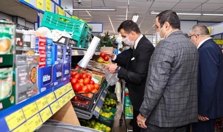 Ayn yazmann devamnda bu defa (?) marketteki etiket fiyatlar paylalyor ve baka bir marketteki 1 litre yan rafta yarn 10.95 TL olaca sylenerek ?Yarn siz de gein ltfen. Yneticiye onaylattk. Sknt kmayacak. Yardmn rica ediyorum kardeim? deniyor.