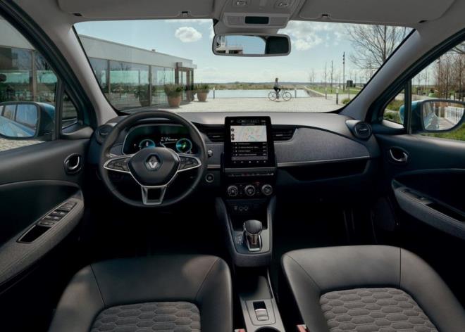 Yeni ZOE E-TECH'in 52 kWh kapasiteli bataryas WLTP verilerine gre 395 km'ye varan sr menzili sunuyor.   <br>  Renault Zoe 551.900 TL'den satlyor.